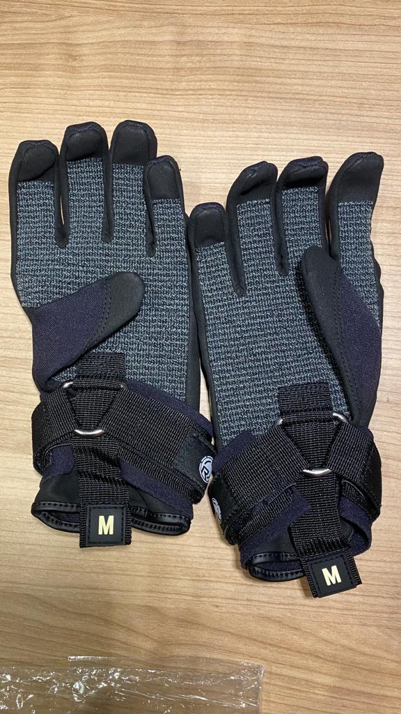 4Wake Glove-Black/White