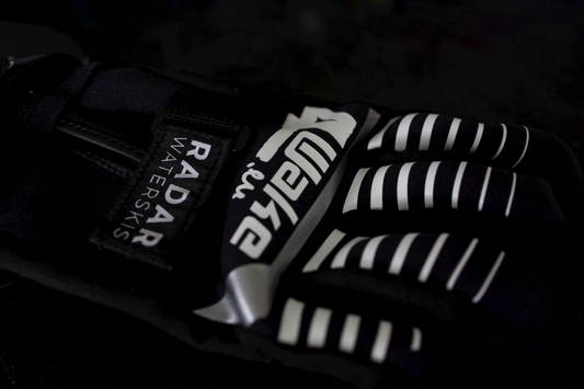 4Wake Glove-Black/White